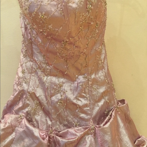 Gown - Picture 2 of 8